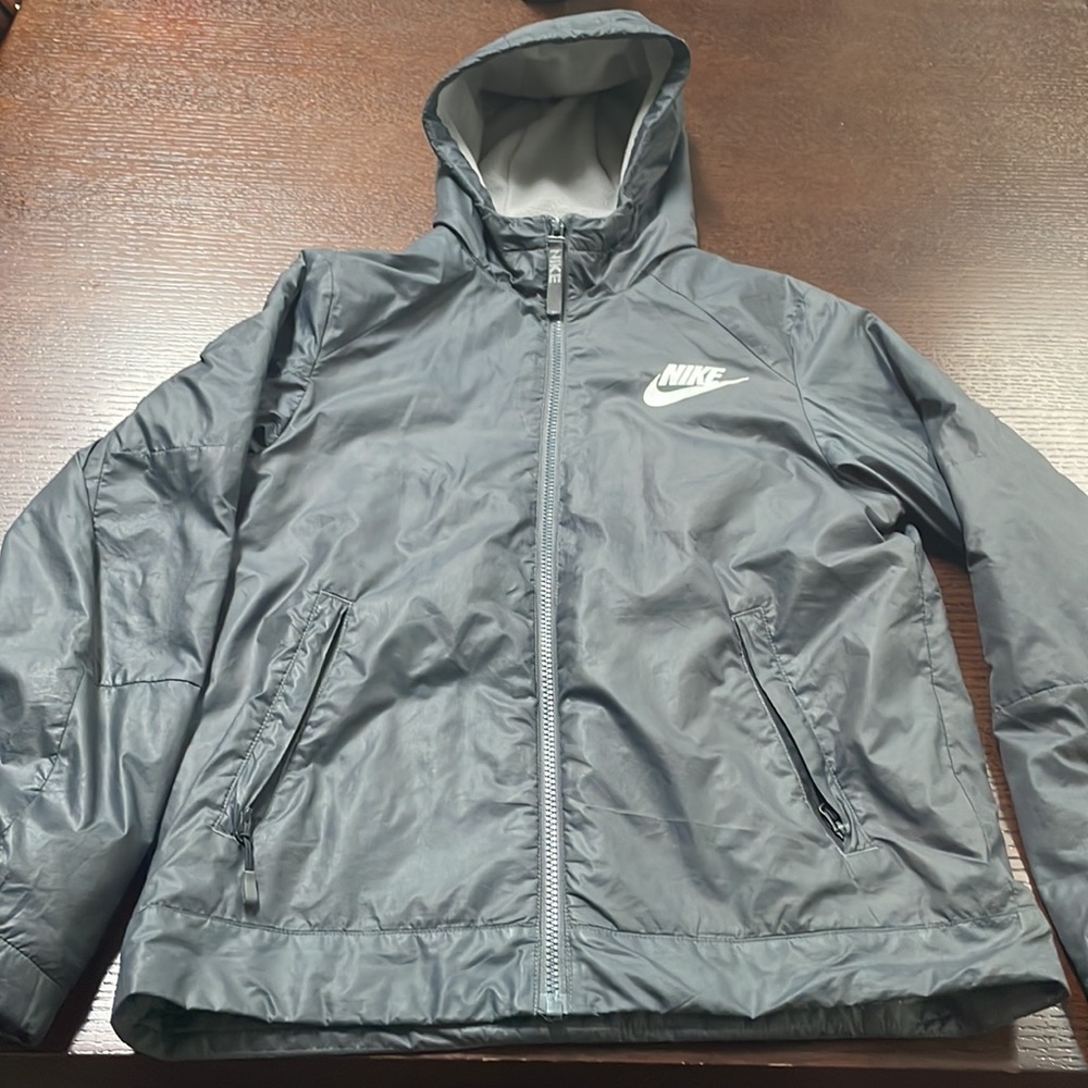 Nike. Boys L. Gray Jacket